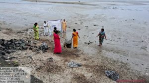 घोलवड ग्रामपंचायतीत समुद्रकिनारा स्वच्छता अभियान व आरोग्य शिबिराचे आयोजन