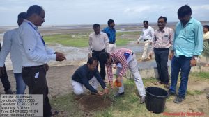 मा.कोकण सहाय्यक आयुक्त याच्या हस्ते एक पेड माॅ के नाम व घोलवड ग्रामस्थ हि सहभाग घेऊन सहकार्य केले