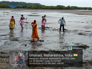 स्वच्छताअभियान कार्यक्रम आयोजित समुद्र किनाऱ्यावर